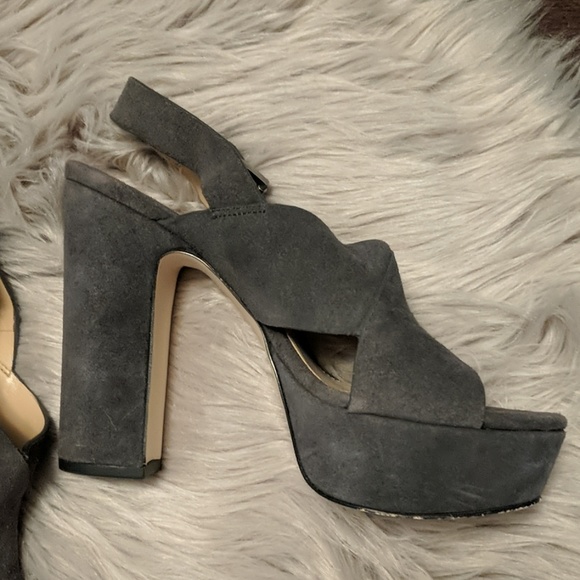 Michael Kors Suede Pumps Size 7- Like New - Picture 3 of 4